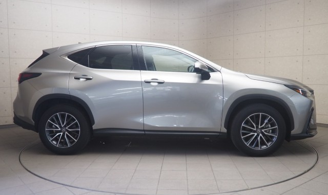 レクサス NX350h ヒョウジュンシャ