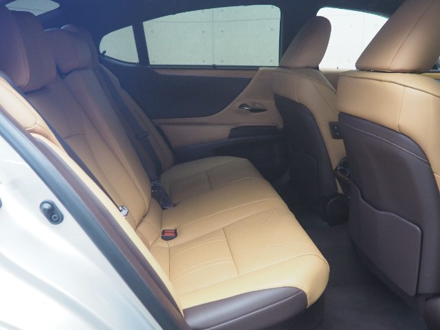 レクサス ES300h バージョンL