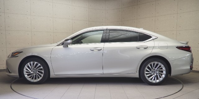 レクサス ES300h バージョンL