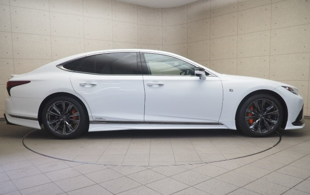 レクサス LS500h Fスポーツ